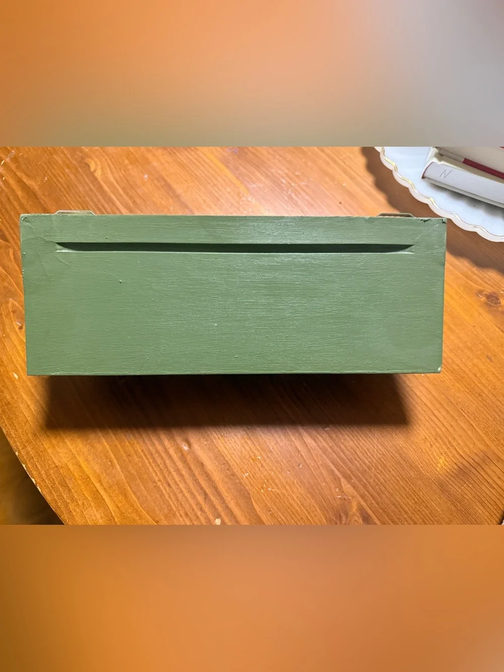 ✨ Vintage Green Decorative Wall Shelf - Classic Scalloped Accent